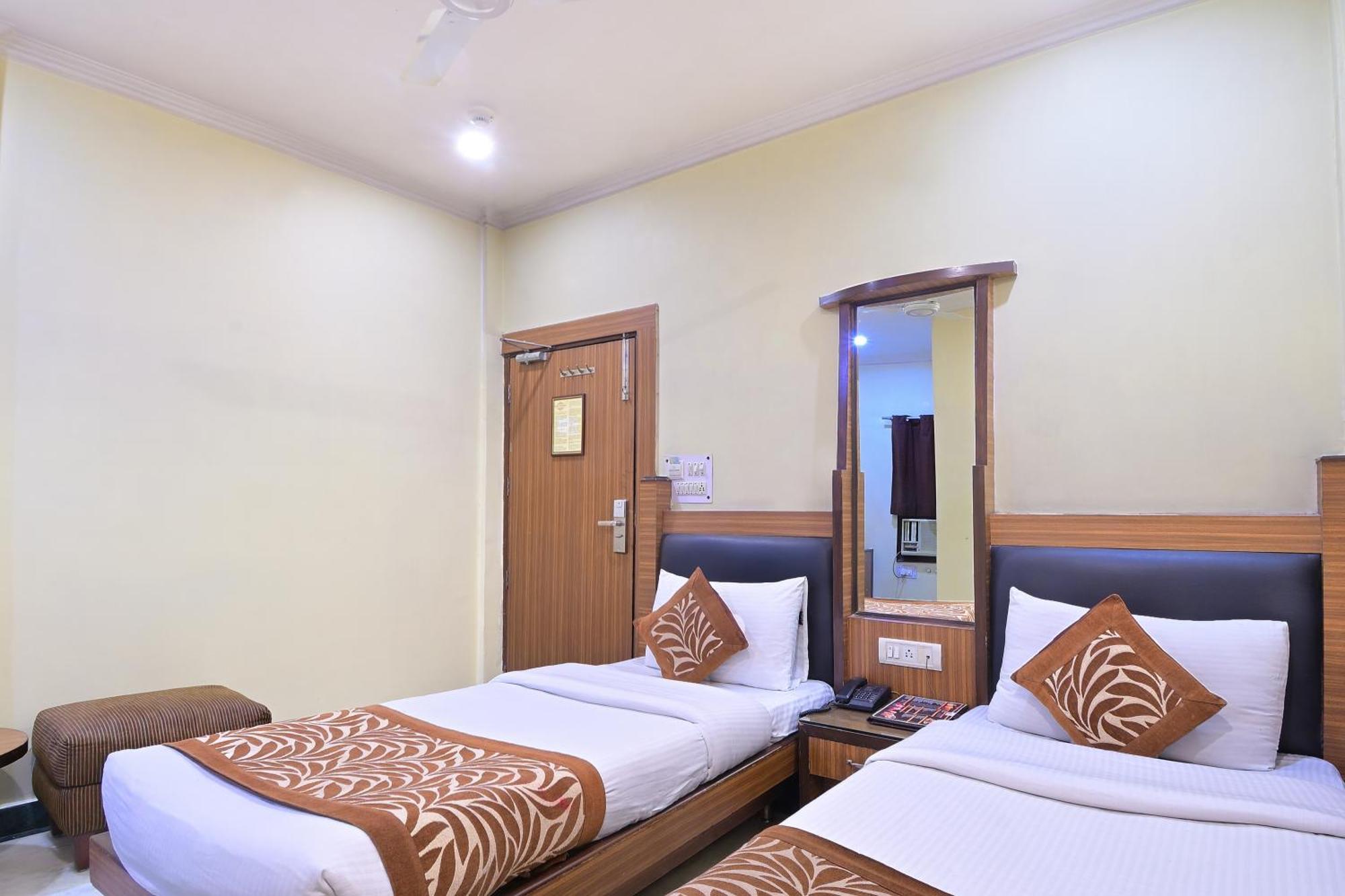 Hotel Hari Piorko Grand - 2 Min From New Delhi Railway Station Экстерьер фото
