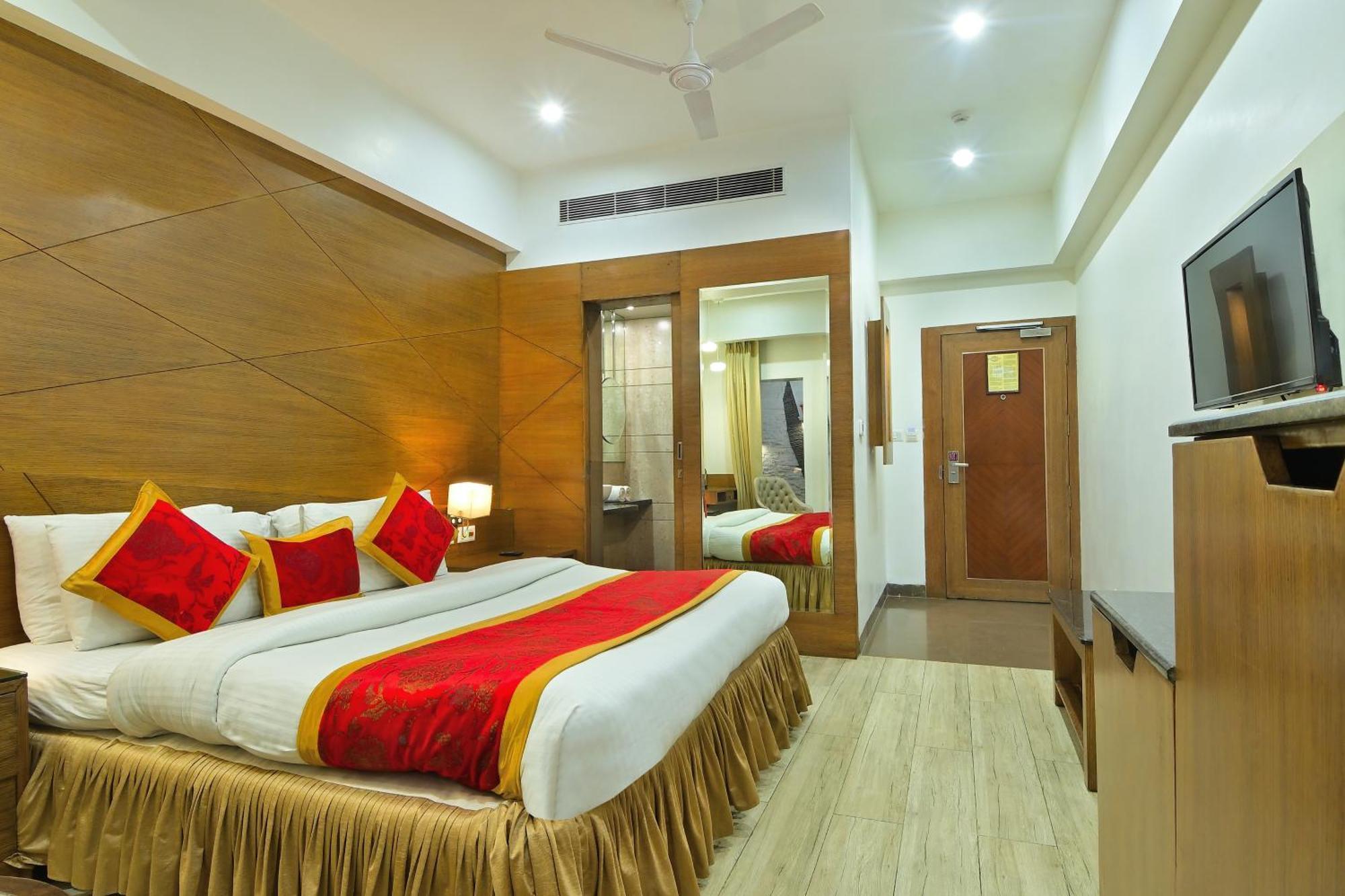 Hotel Hari Piorko Grand - 2 Min From New Delhi Railway Station Экстерьер фото