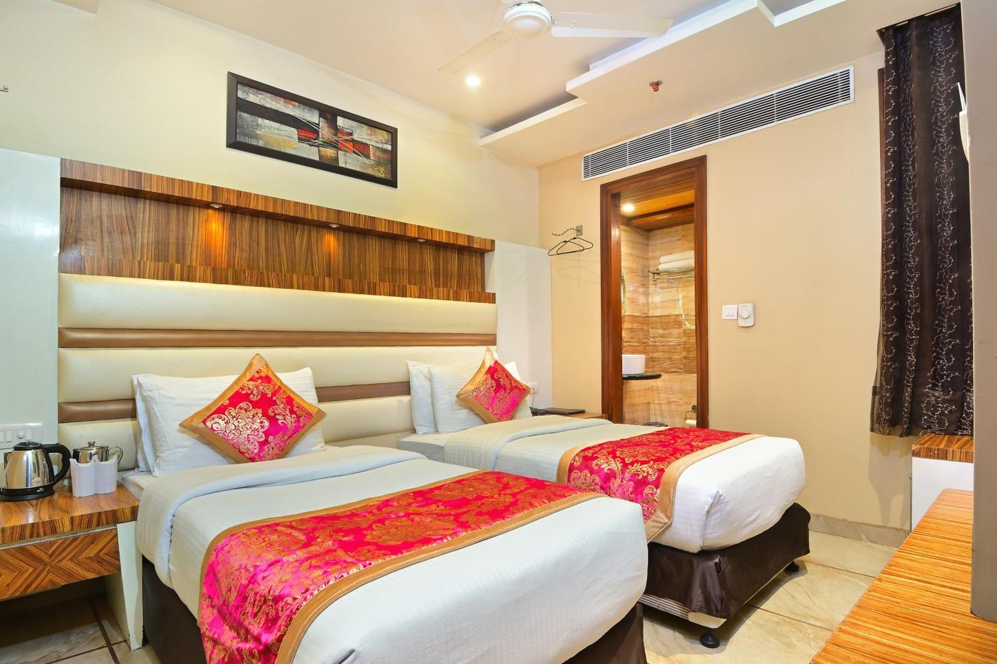 Hotel Hari Piorko Grand - 2 Min From New Delhi Railway Station Экстерьер фото